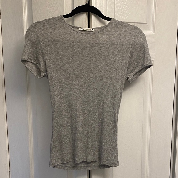 Zara Tops - Zara T-shirt